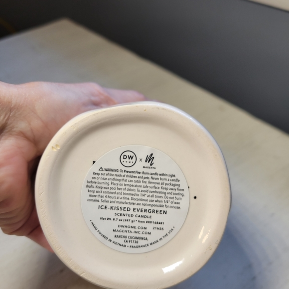 Rae Dunn MERRY XMAS iced kissed evergreen 8.7 oz candle - Picture 2 of 4